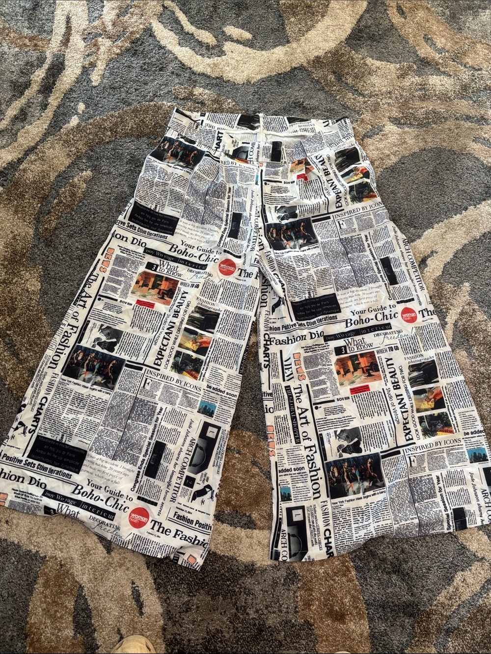 Newspaper Print Wide-Leg Cropped Pants - White/Black